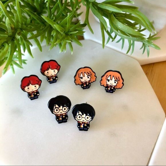 New! Harry Potter Hogwarts Acrylic Stud Earrings - Picture 1 of 14